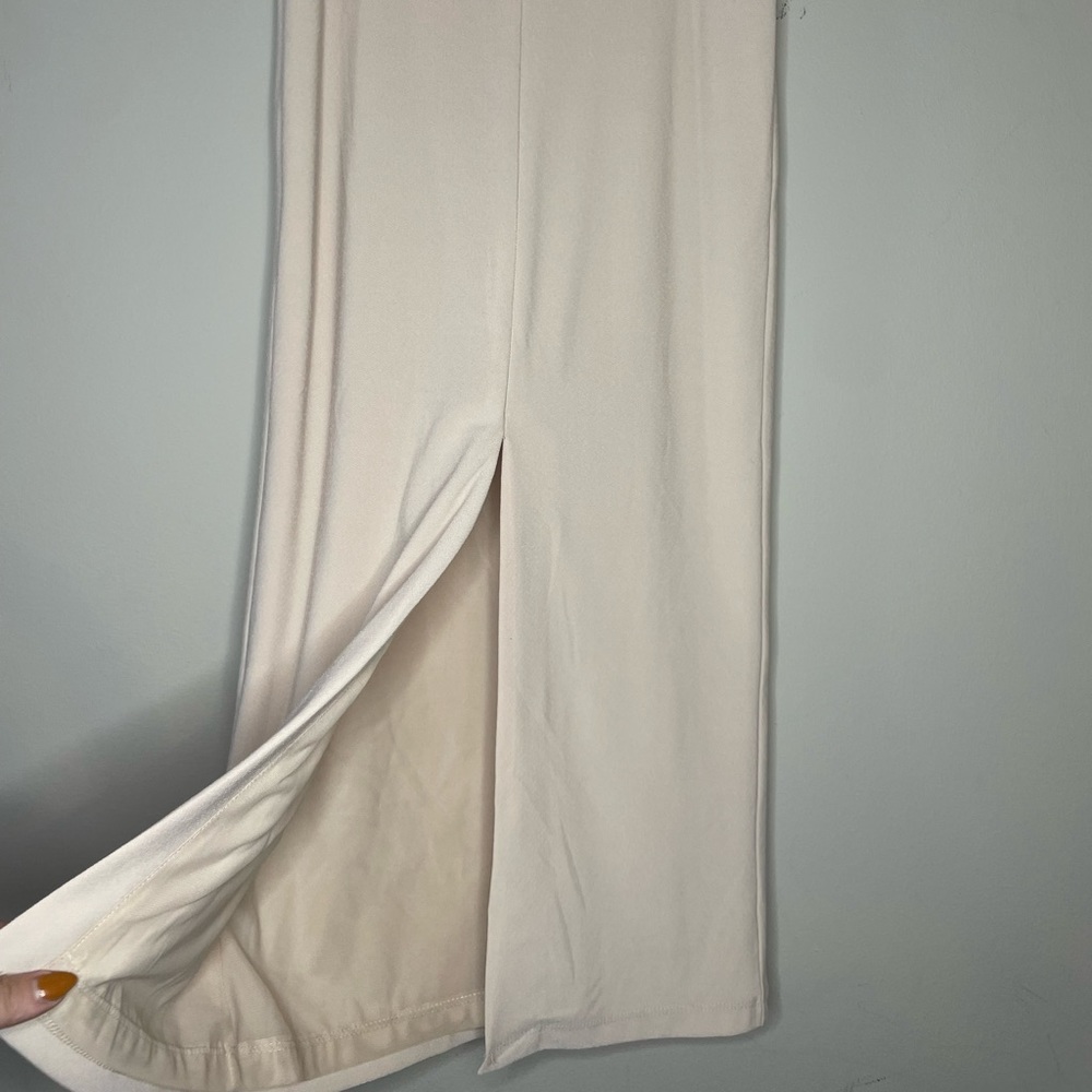 Alice Olivia Air front slit beige pencil skirt. - Picture 3 of 9